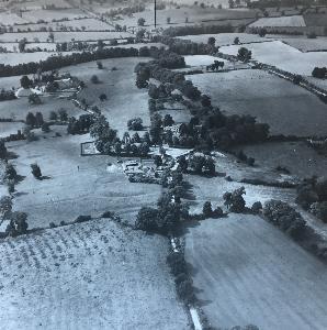 Aerial view of earthworks at Hockliffe [Z56-93]